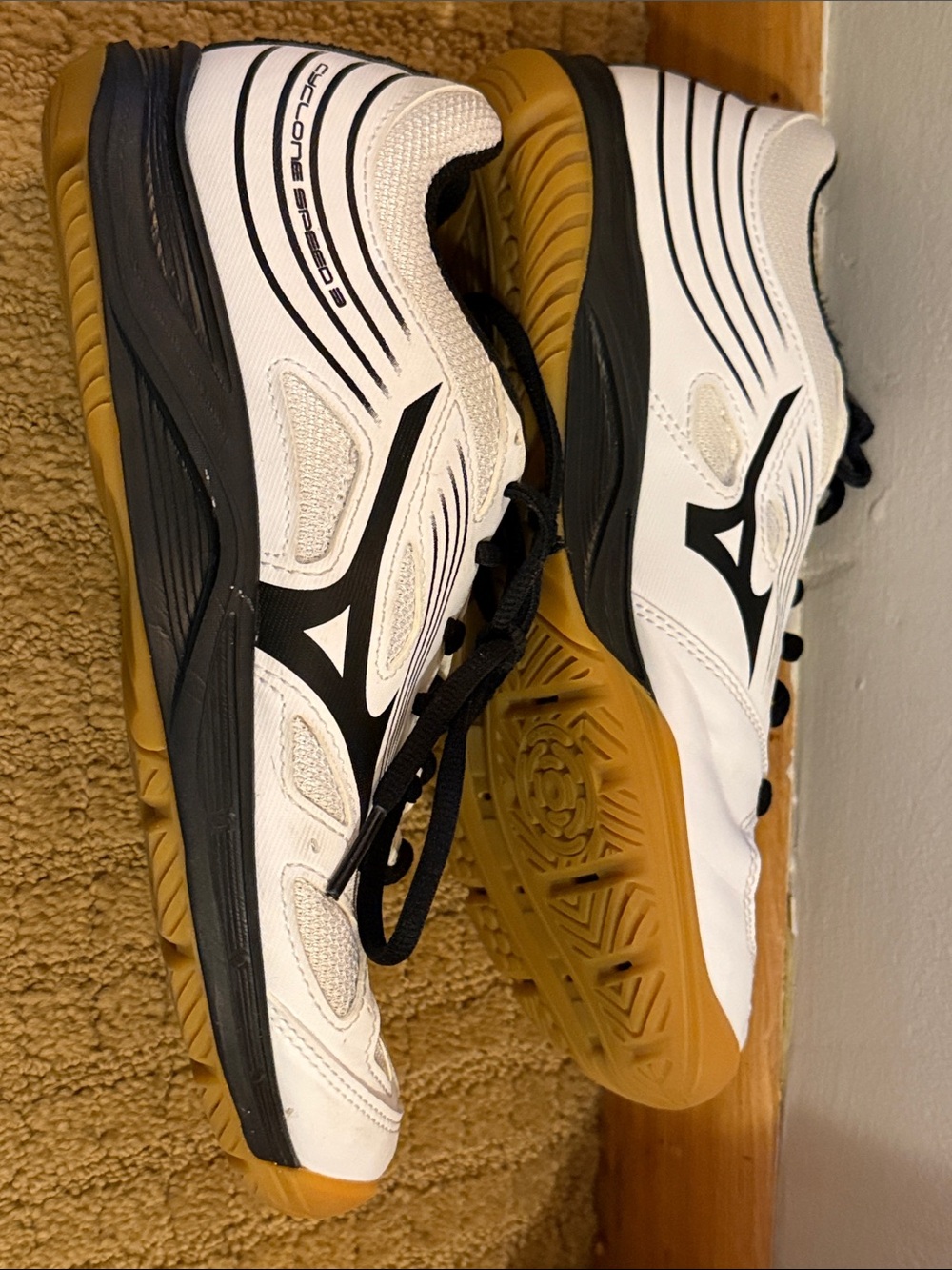 Mizuno White Black Gum Indoor Court Shoes- LIKE NEW
